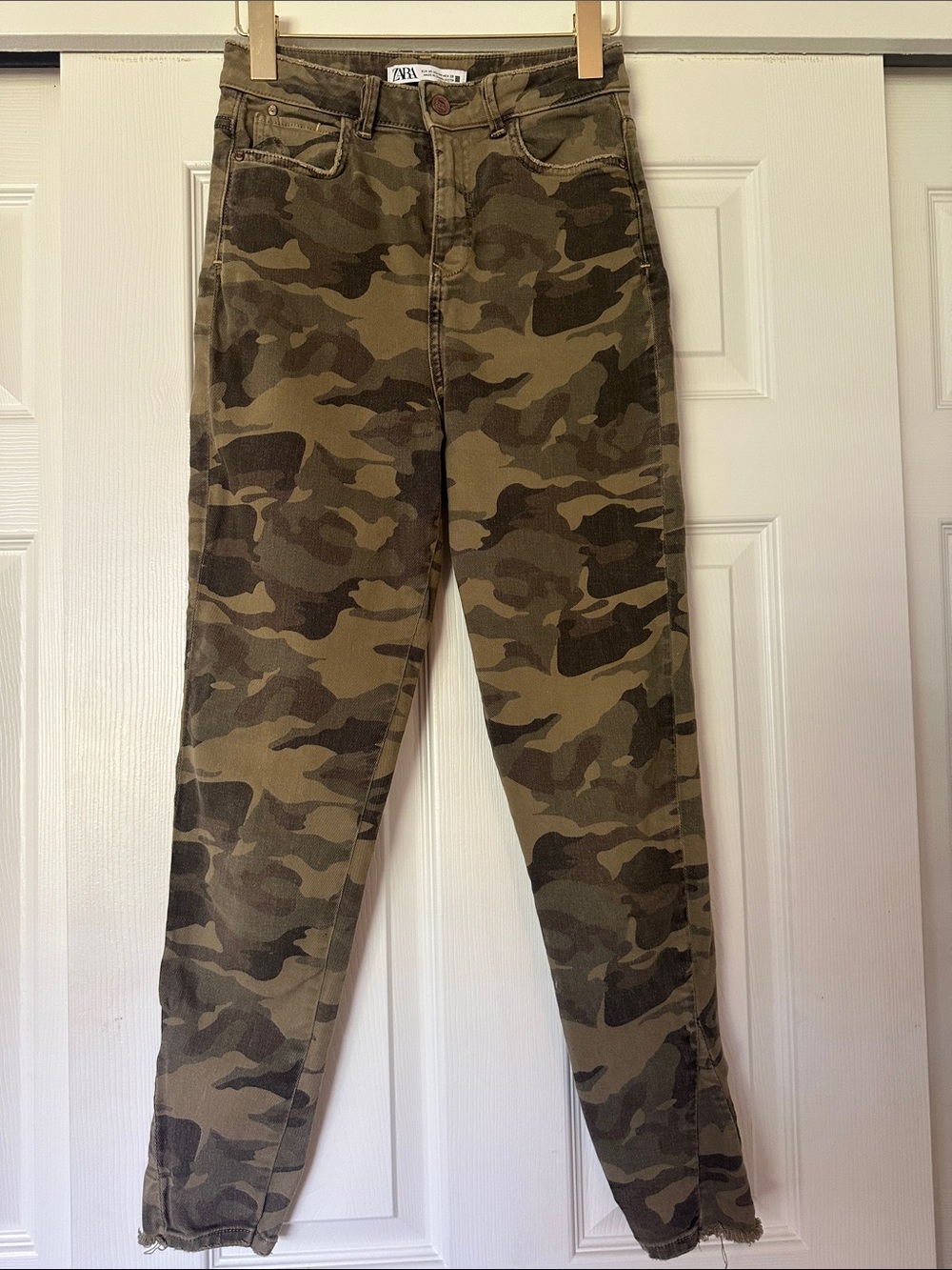 Zara Women's Camo Straight-Leg Pants in Olive Green/Brown